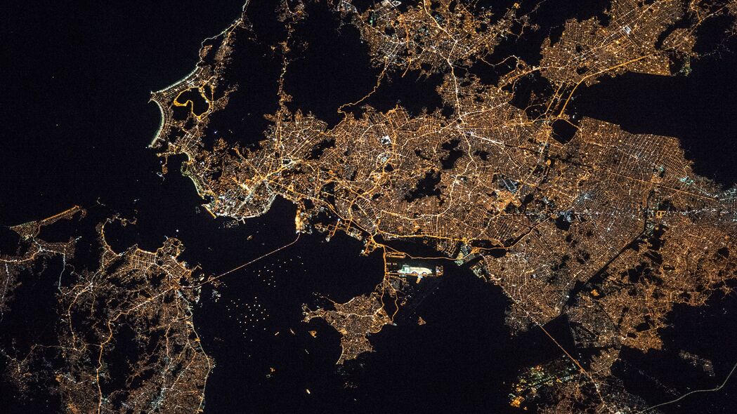 太空视角下的地球辉光，大陆夜景4K壁纸，高清3840x2160下载