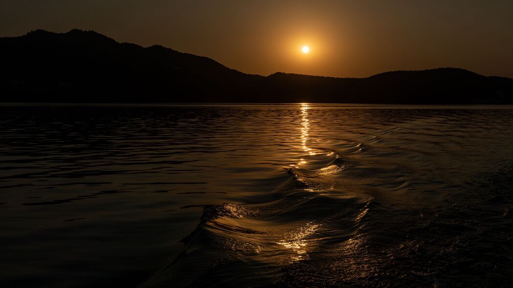 黄昏眩光，太阳深色调色，绝美4K高清壁纸3840x2160，免费下载