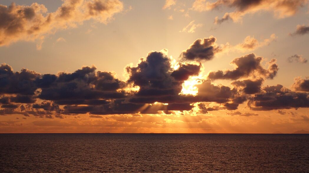 4K超清自然美景，海水、云朵、太阳与日落，高清壁纸3840x2160免费下载
