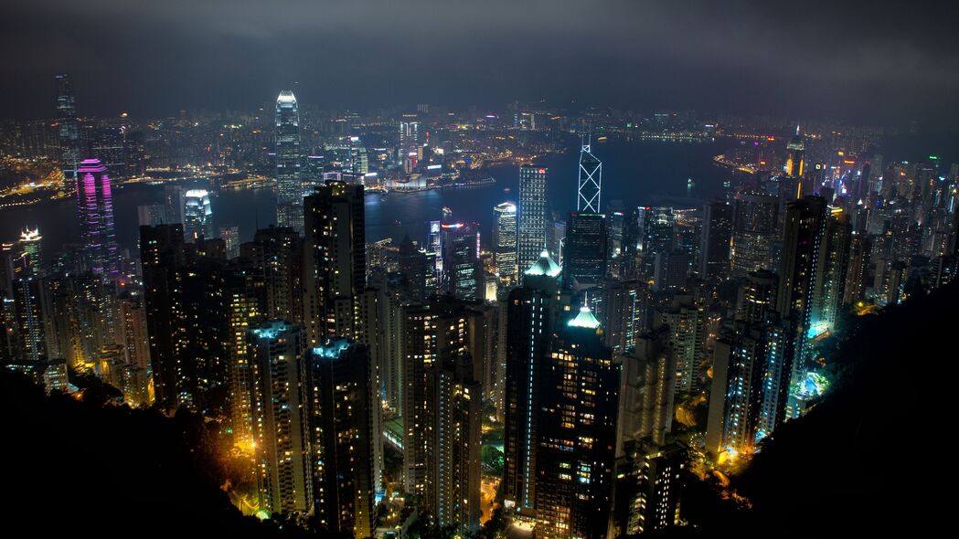 夜城深邃建筑鸟瞰，4K超清灯光壁纸，3840x2160高清下载