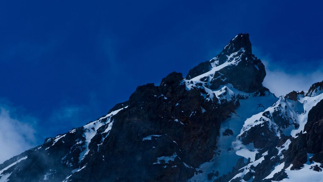 冬日山峰雪景，4K超清自然风景壁纸，3840x2160高清下载