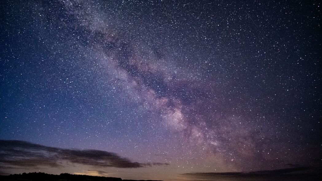 深邃银河星空，4K高清壁纸，3840x2160分辨率，星星点点，深色背景，精美下载