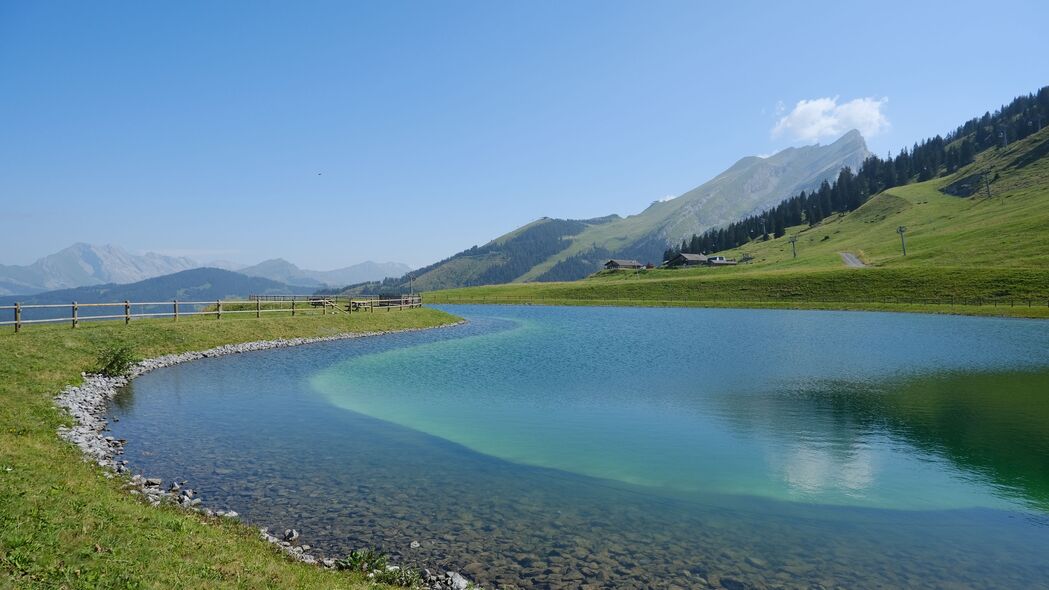 夏日湖山美景，自然风光4K高清壁纸，3840x2160超清分辨率，一键下载