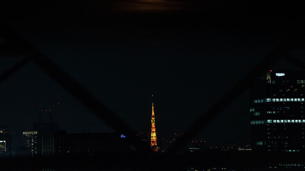月夜城影，深邃满月夜空4K壁纸，3840x2160高清下载