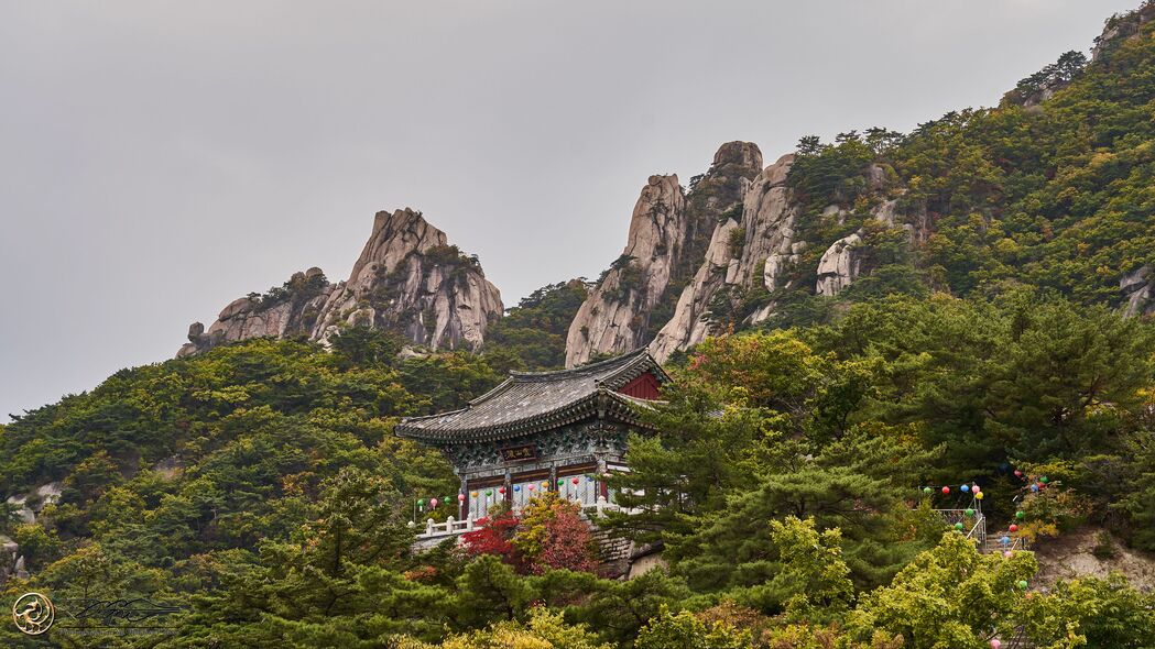 4K高清壁纸下载，宝塔寺庙山树美景，3840x2160分辨率惊艳背景图片