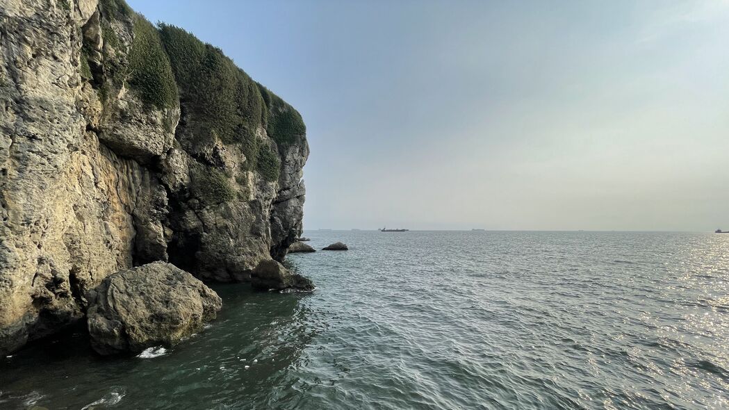海洋岩石波澜壮阔，高清4K壁纸，3840x2160极致视觉享受，一键下载