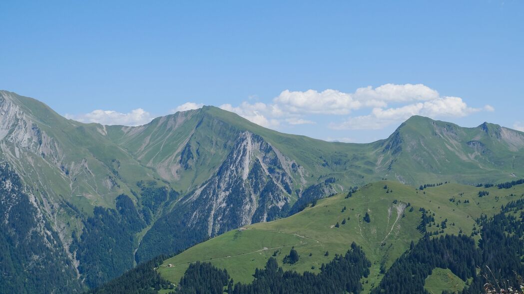 鸟瞰山脉浮雕景观，高清4K绿色自然壁纸，3840x2160超清下载