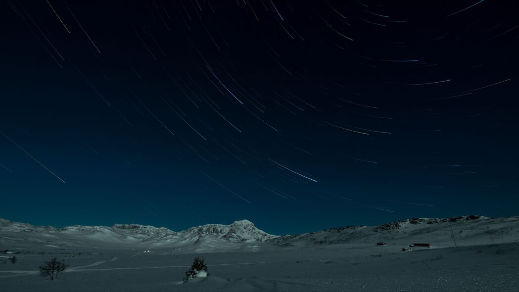 山脉雪夜星光长曝光，绝美4K壁纸，高清3840x2160背景图片下载