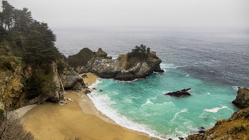 海岸岩石海景鸟瞰，高清4K海浪风景壁纸3840x2160免费下载