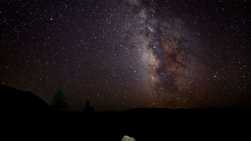 银河星辉夜，深色天空风景4K壁纸，超清3840x2160分辨率，一键下载！