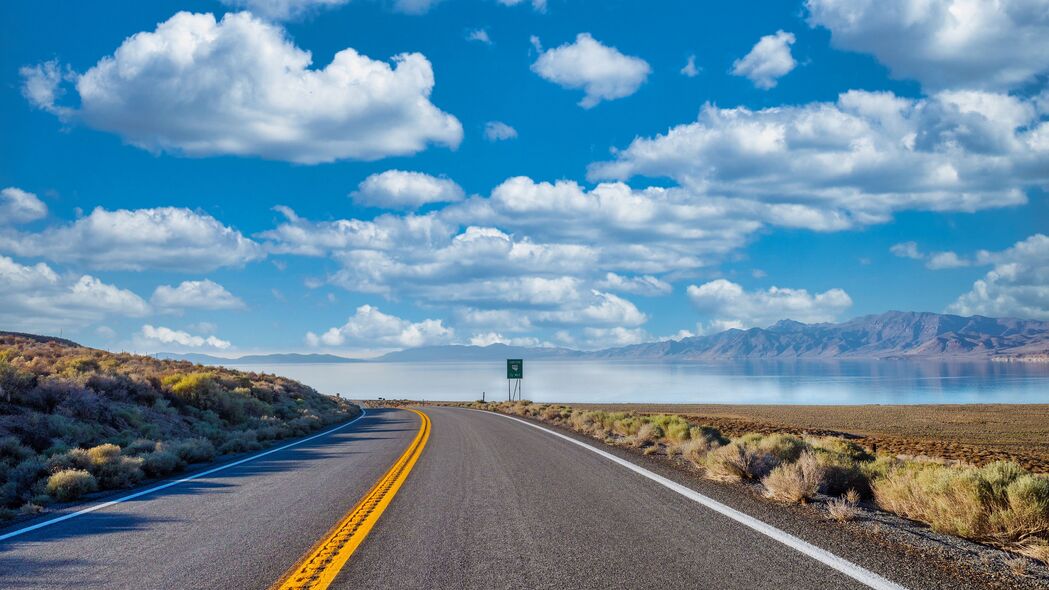 道路蜿蜒至海畔，绝美自然风景4K壁纸，高清3840x2160下载