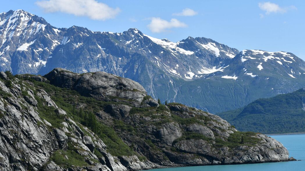 山脉浮雕与湖泊绝美景观，超清4K自然风景壁纸，3840x2160高清下载