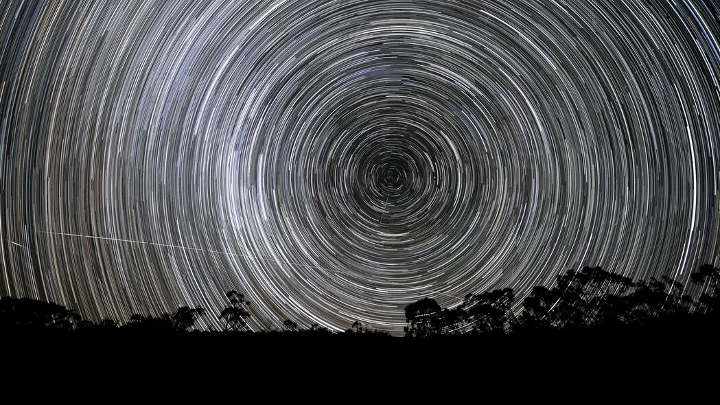 暗夜星辰旋转长曝，深色4K壁纸，高清3840x2160背景图片免费下载