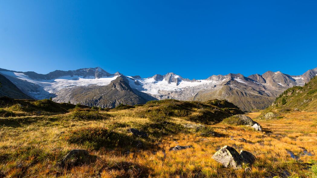 4K超清自然风景壁纸，山脉雪域与田野美景，3840x2160高清下载