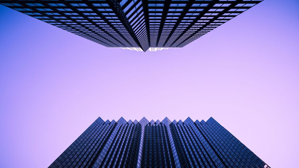 紫色建筑底部视图，4K高清壁纸，3840x2160分辨率，免费下载