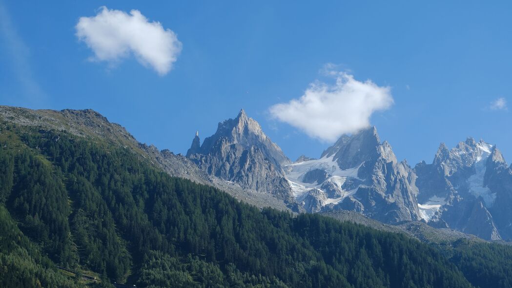 绝美山脉森林景观，4K超清壁纸，3840x2160高清下载，自然之美尽收眼底