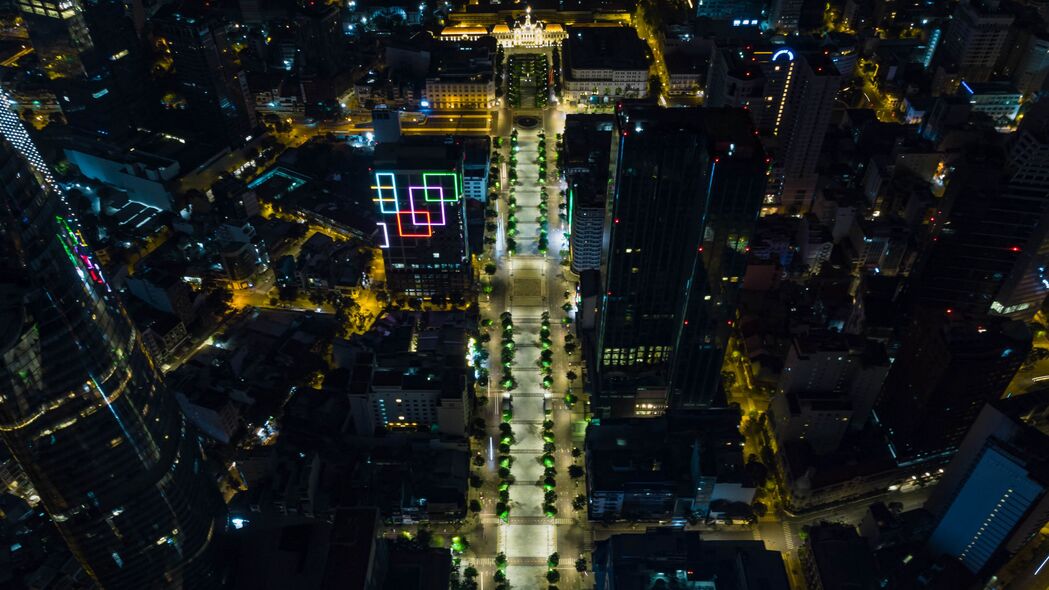 城市夜景鸟瞰，深色建筑道路灯光，超清4K壁纸（3840x2160）高清下载