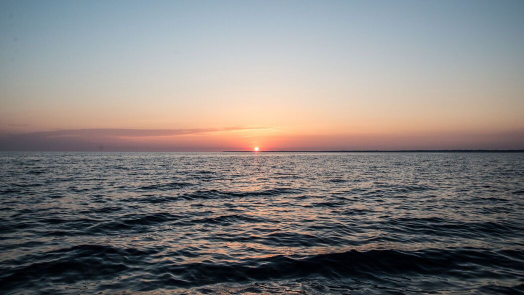 4K超高清壁纸，海水波浪映夕阳，3840x2160美景尽享下载