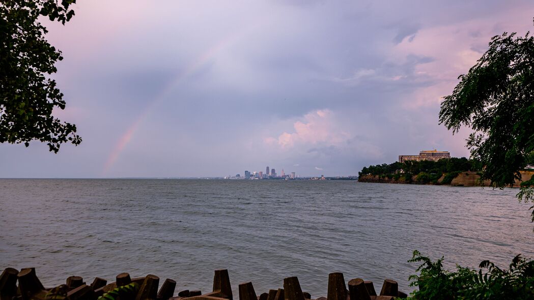 海水彩虹交汇，黄昏地平线美景，4K高清壁纸3840x2160免费下载