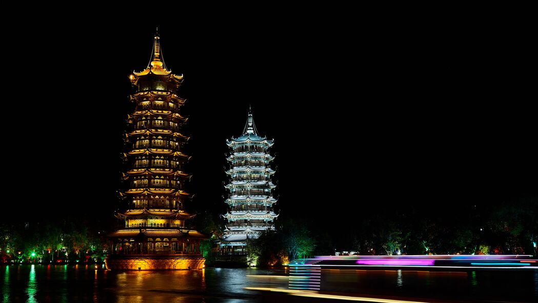 宝塔建筑背光夜景，深色4K高清壁纸，3840x2160分辨率下载