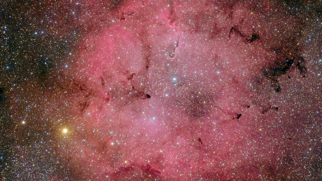 璀璨星系星云，炽热恒星辉光，绝美红色4K壁纸，3840x2160超清背景图片，高清下载