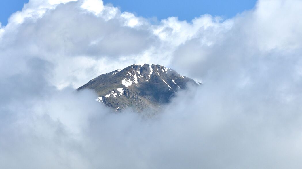 山峰云树绝美自然风景，4K高清壁纸下载（3840x2160）