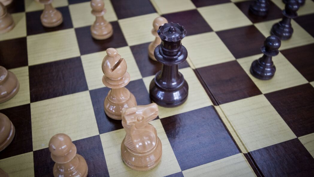 国际象棋棋盘游戏，绝美4K高清壁纸，3840x2160分辨率，免费下载！