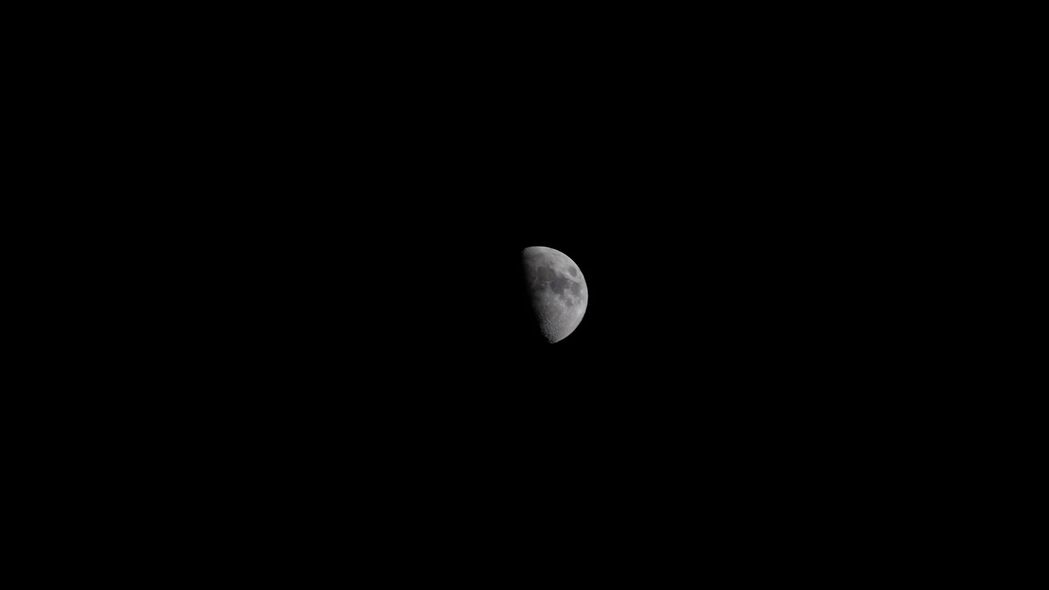 【高清下载】月亮之夜，黑白魅力！3840x2160 4K超高清黑色壁纸，绝美夜晚背景图片