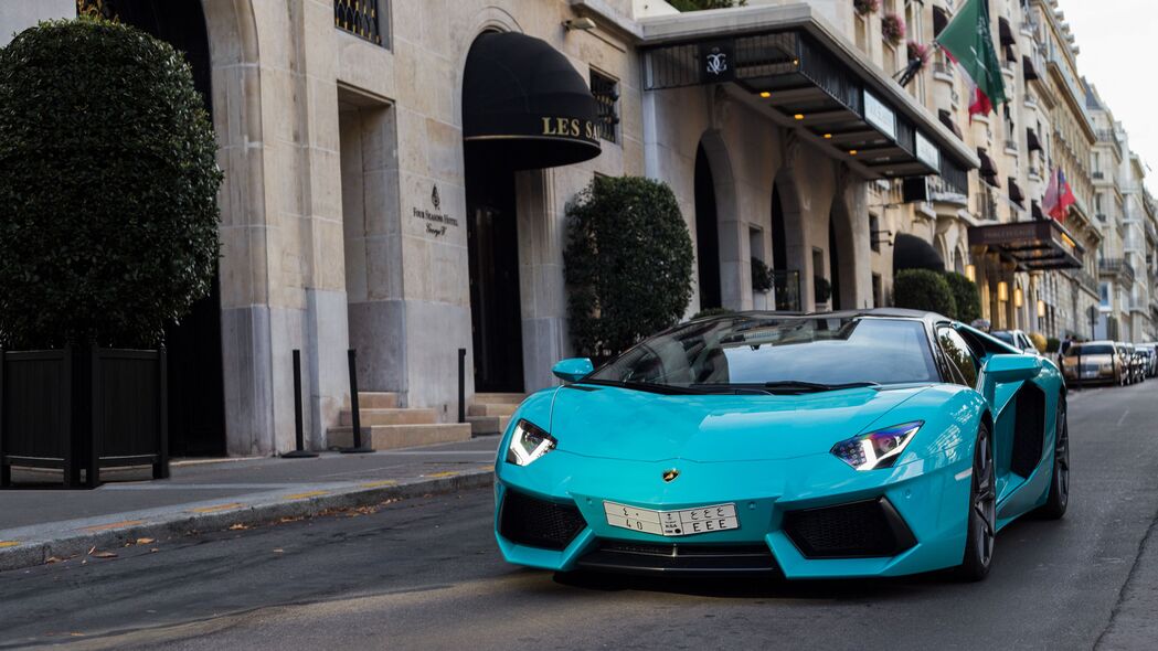 兰博基尼Aventador蓝色跑车4K高清壁纸，3840x2160分辨率，精美汽车图片免费下载