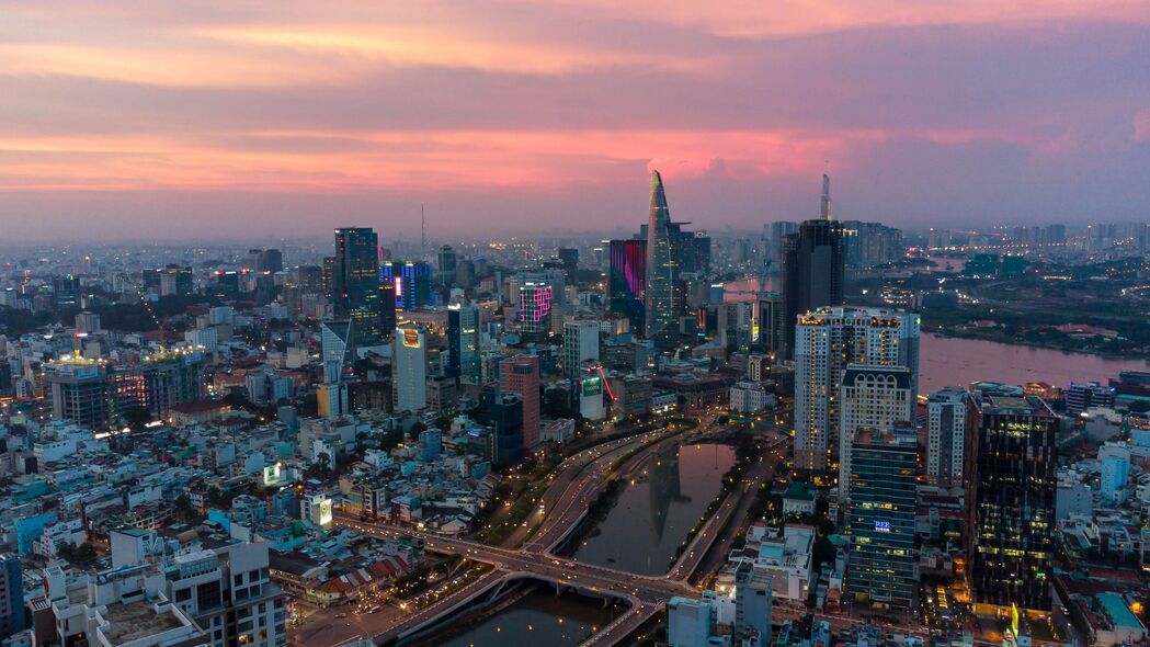 城市黄昏鸟瞰，大都市建筑美景，4K高清壁纸3840x2160，尽享视觉盛宴！