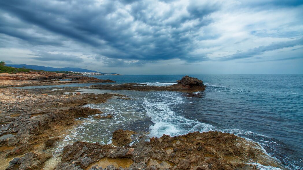 海岸风光，海水波浪美景4K高清壁纸，3840x2160分辨率，尽享视觉盛宴！