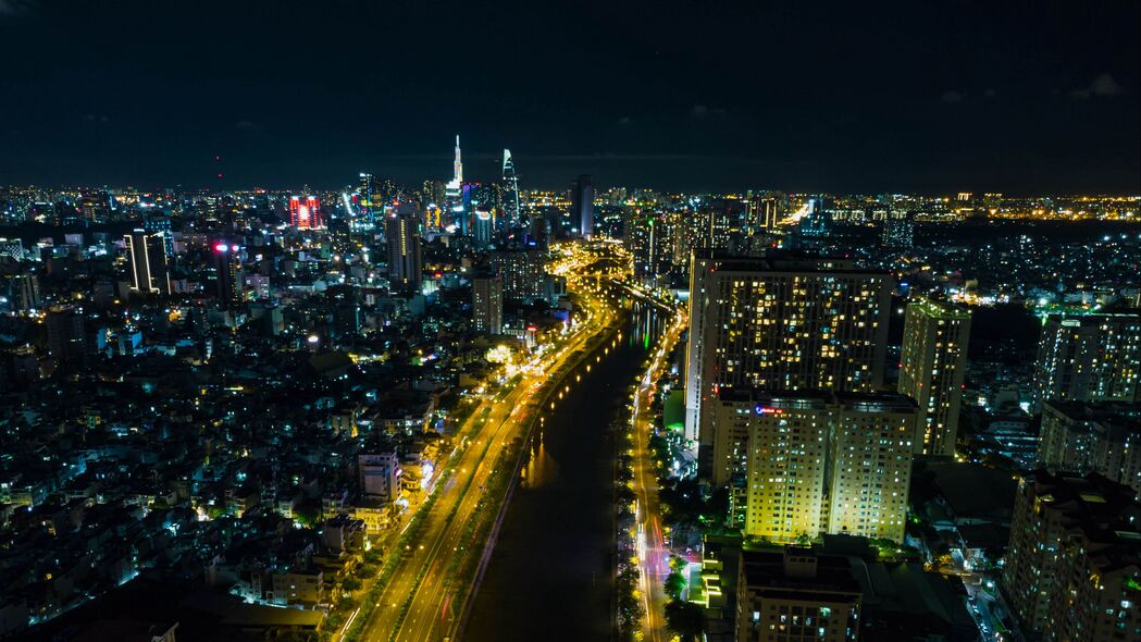 城市夜景鸟瞰，璀璨灯光下的建筑之美——4K高清壁纸（3840x2160）免费下载