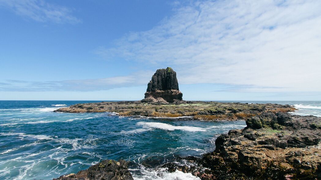 海岸岩石海景4K超清壁纸，波浪涌动，3840x2160高清下载