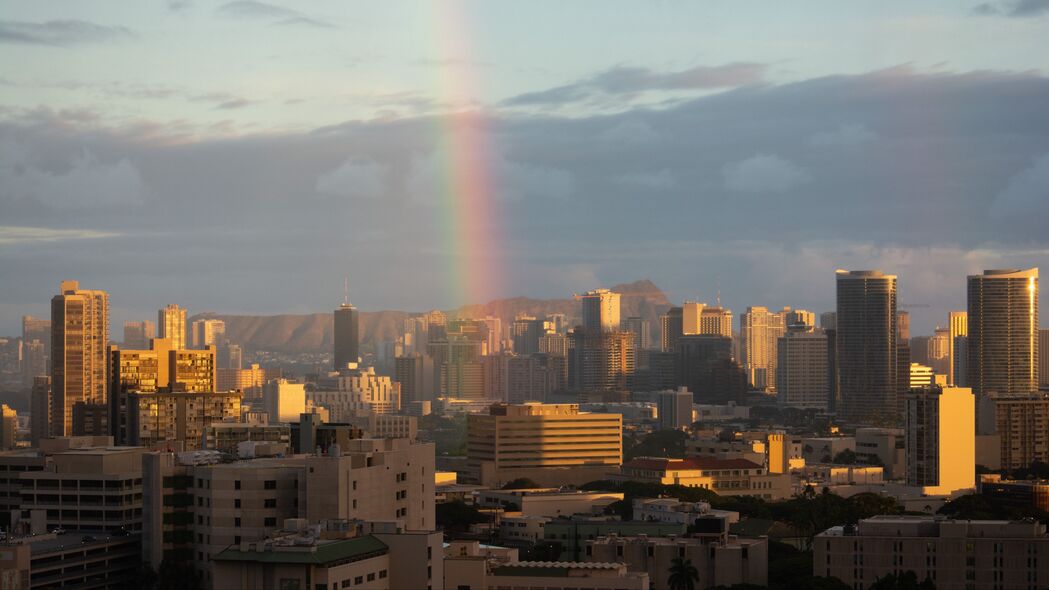 城市建筑景观，绚丽彩虹映衬下的4K超高清壁纸（3840x2160）免费下载