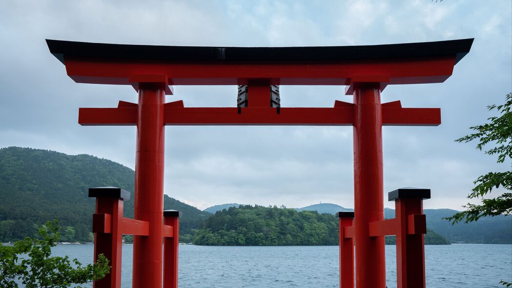 门、水、山、树绝美融合，精选4K高清风景壁纸，3840x2160超清下载