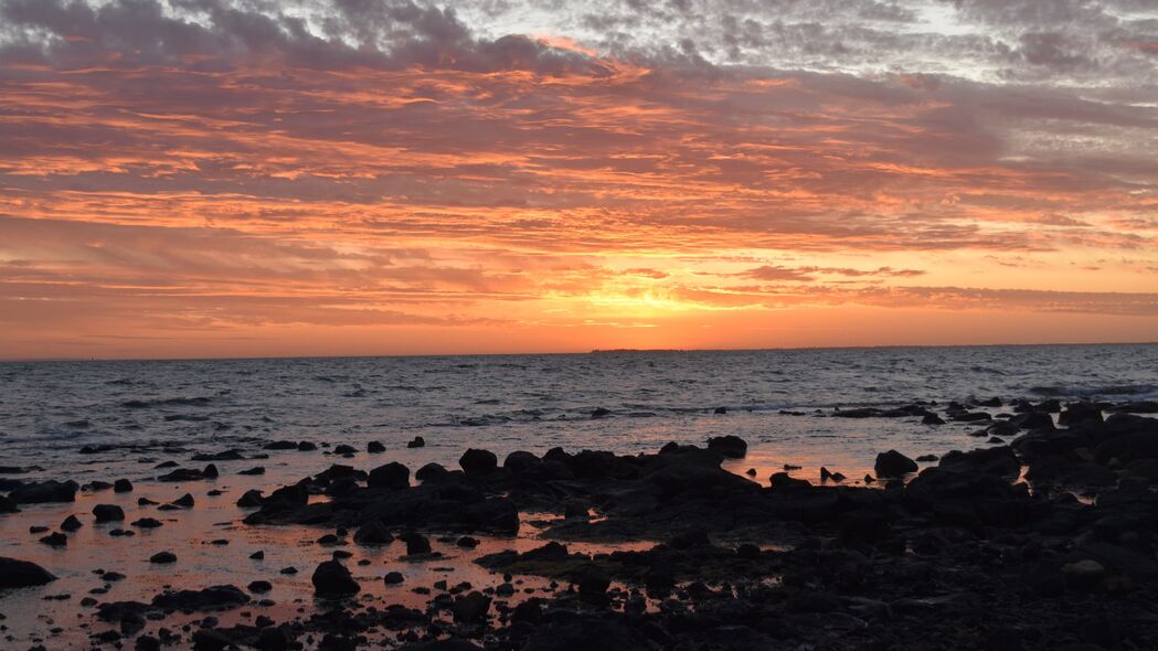 海岸夕阳，深海暮色，4K超高清深色海景壁纸（3840x2160）免费下载