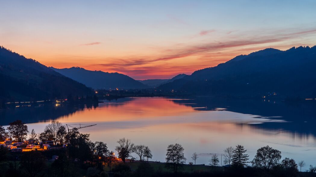 绝美山脉湖泊日落景观，自然风光尽在眼前！高清4K壁纸3840x2160，一键下载尽享视觉盛宴！
