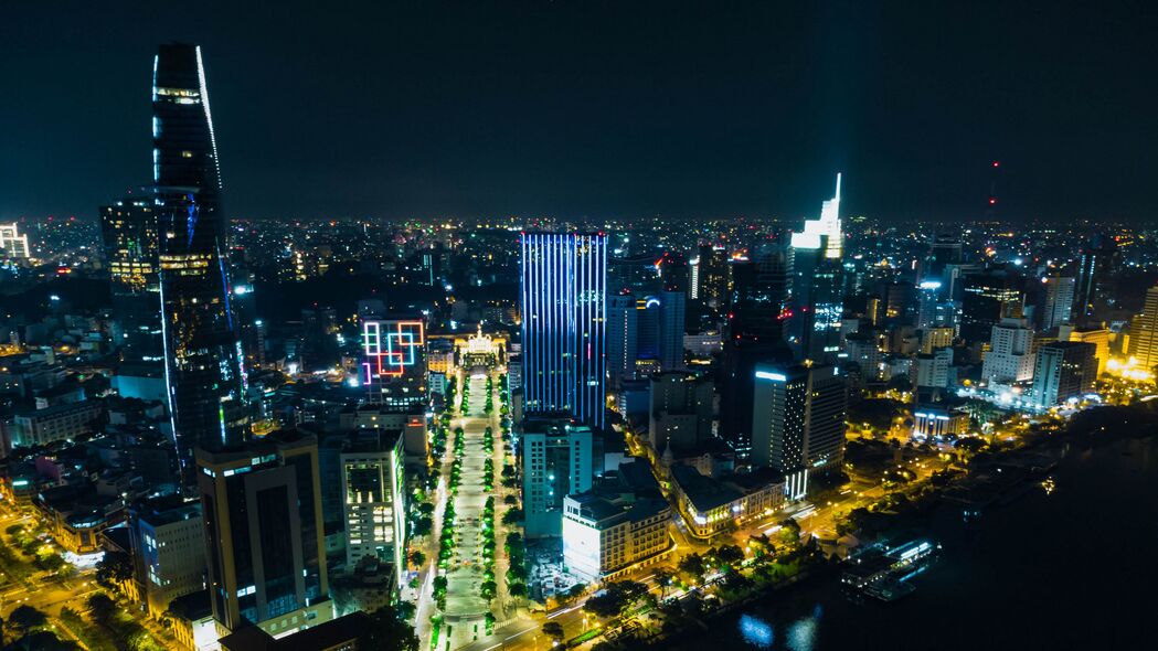 夜城鸟瞰，超清4K建筑道路壁纸，3840x2160高清风景图片，一键下载