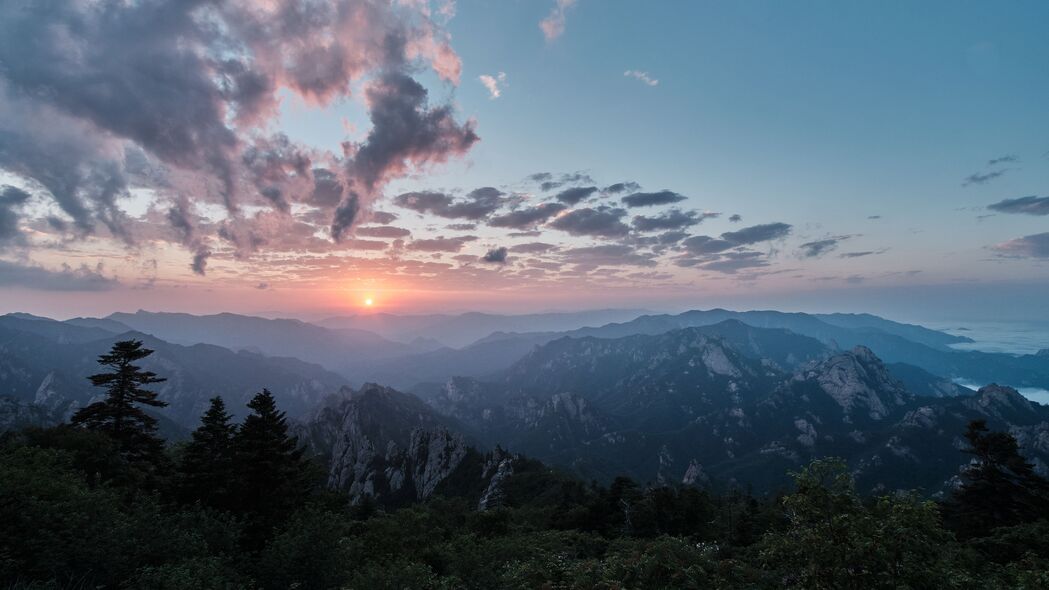 绝美山脉风光，4K超清树木云海壁纸，3840x2160高清下载