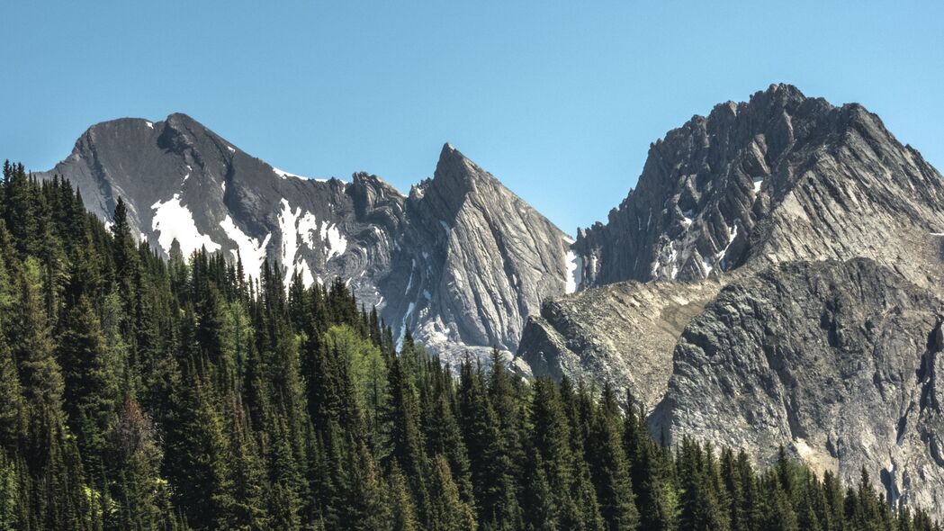 山脉森林自然美景，高清4K壁纸，3840x2160分辨率，免费下载