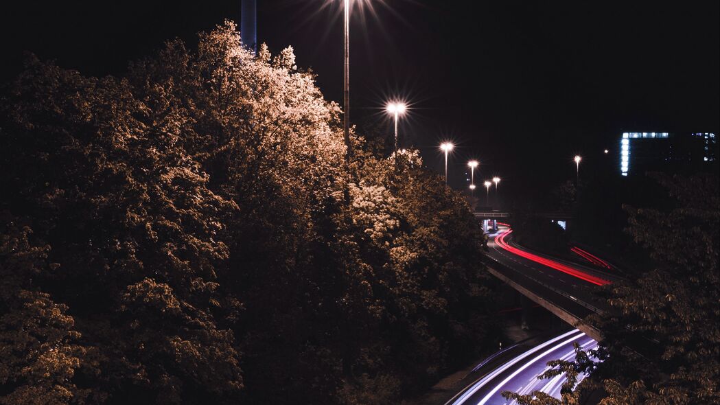 城市夜色，深邃道路4K高清壁纸，3840x2160灯光璀璨背景图片下载