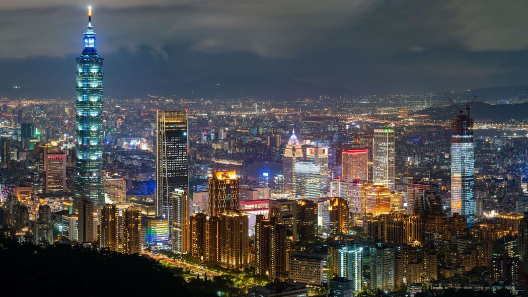 城市塔影，4K超清鸟瞰建筑壁纸，3840x2160高清下载，点亮你的桌面风景