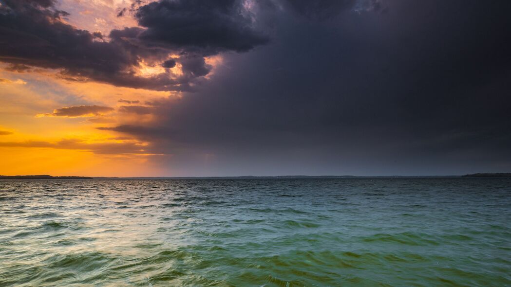 大海之美，海浪拍石，日落时分惊艳风景——4K高清壁纸（3840x2160）免费下载