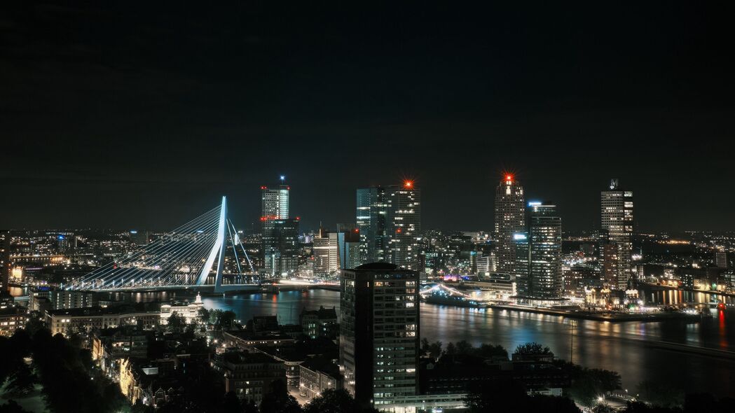 夜城魅影，深色建筑灯光秀，超清4K壁纸（3840x2160）免费下载