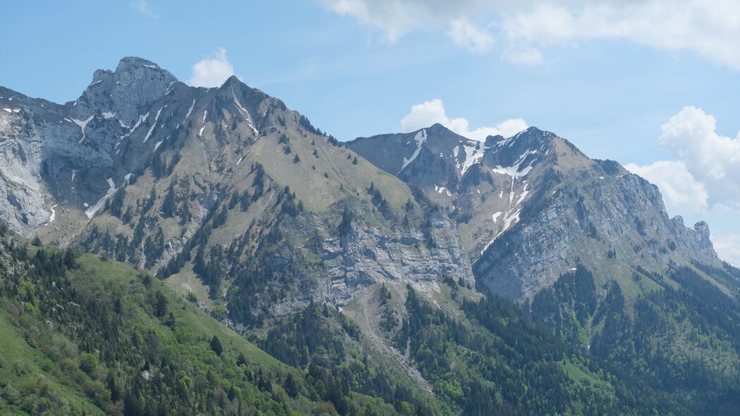 山脉云林，自然之美，超高清4K森林景观壁纸（3840x2160）免费下载