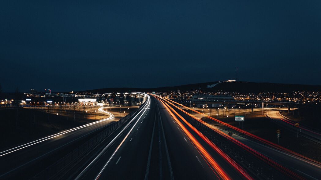 夜晚道路深邃之美，长曝光线条灯光，4K高清壁纸，3840x2160极致画质下载