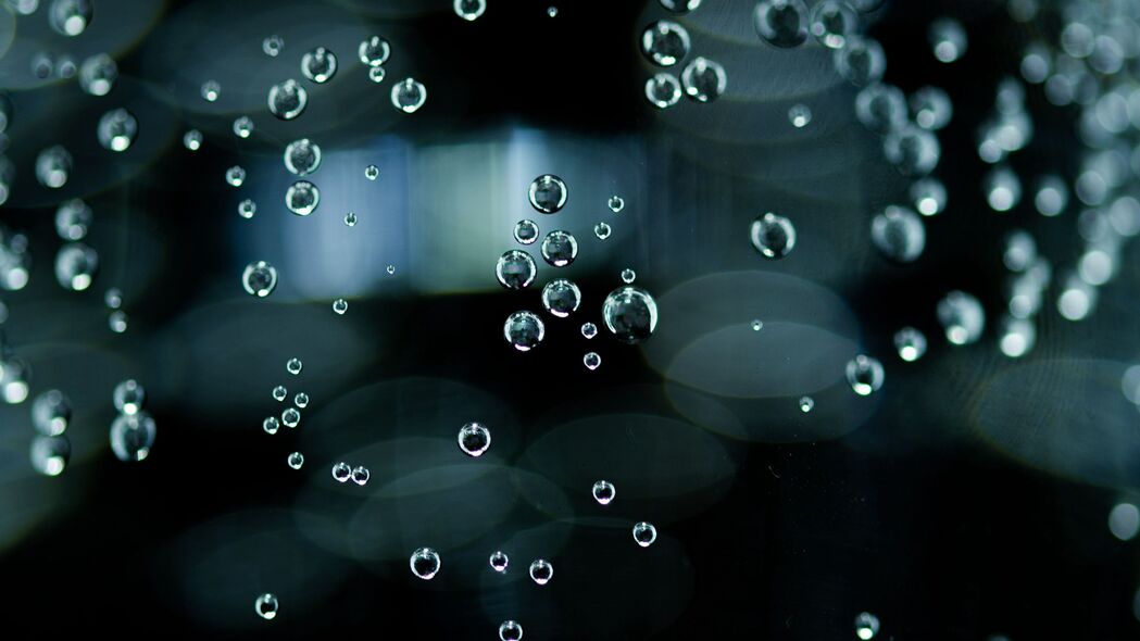 滴水眩光宏观之美，精选4K超高清壁纸，3840x2160分辨率，震撼视觉体验，一键下载！