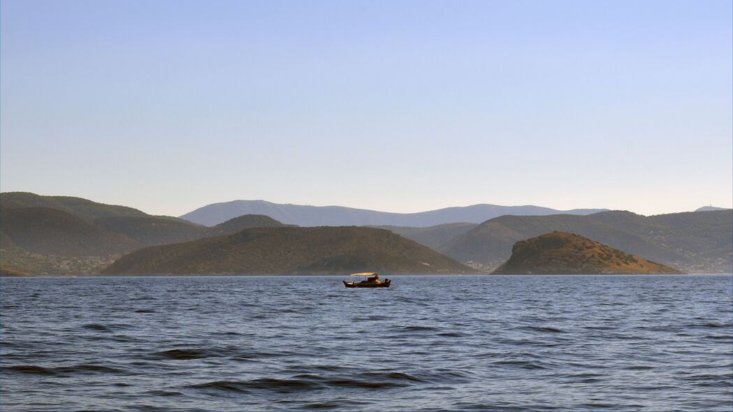 海洋之韵，海船水岛丘陵美景，4K超高清壁纸3840x2160免费下载