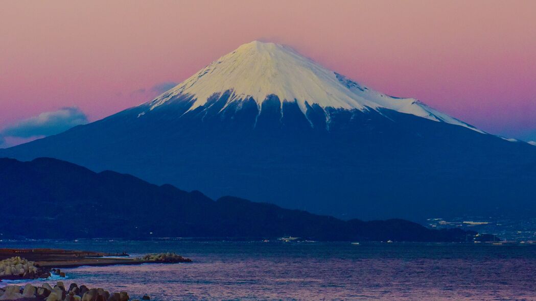 富士山与海滩绝美风景，4K高清壁纸，3840x2160分辨率，尽览日本自然奇观