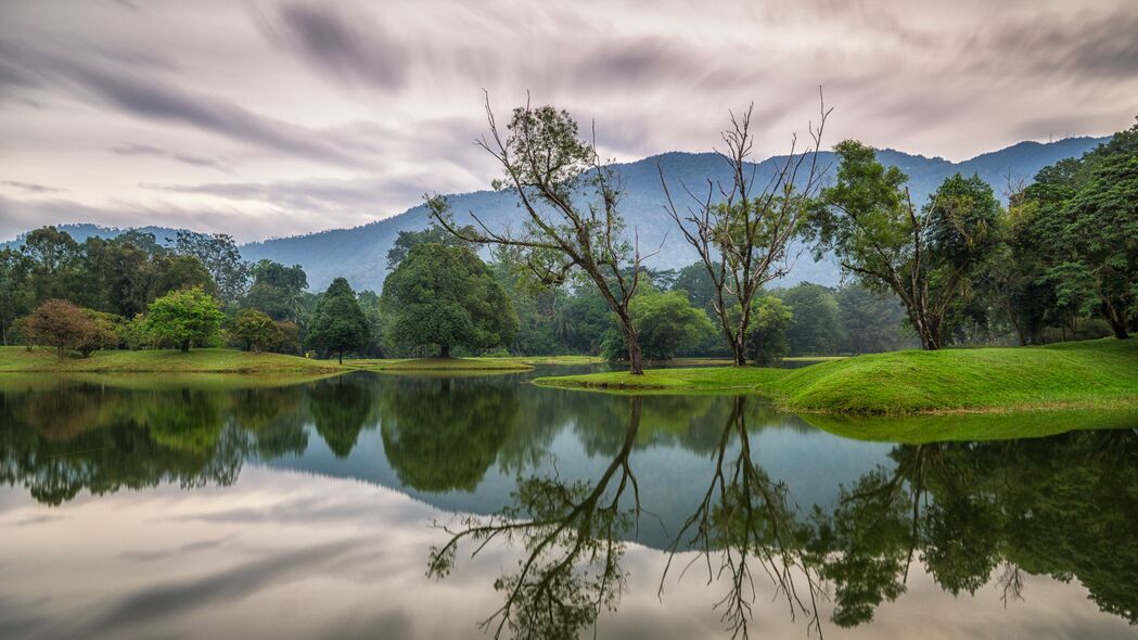 树木湖泊倒影绝美自然，4K超清壁纸下载，3840x2160高清风景图片